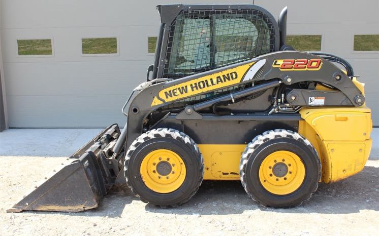 2011 New Holland L220 full