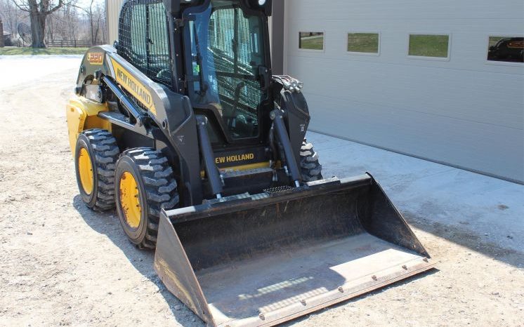 2011 New Holland L220 full