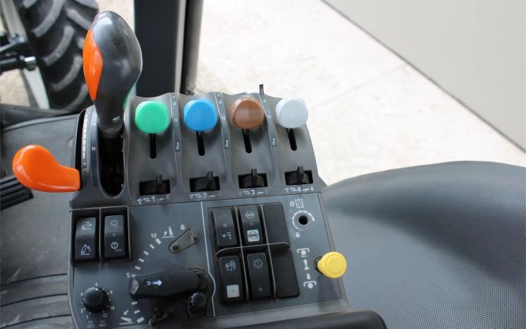 2002 New Holland TG230 full