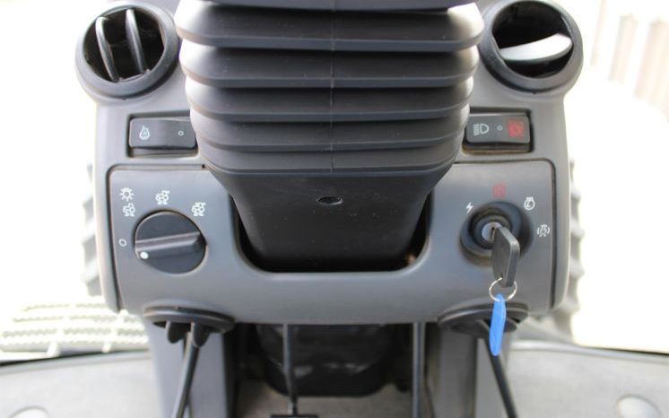 2002 New Holland TG230 full