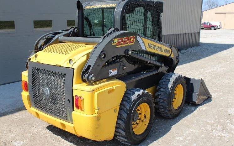 2011 New Holland L220 full