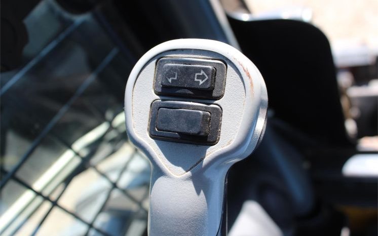 2011 New Holland L220 full