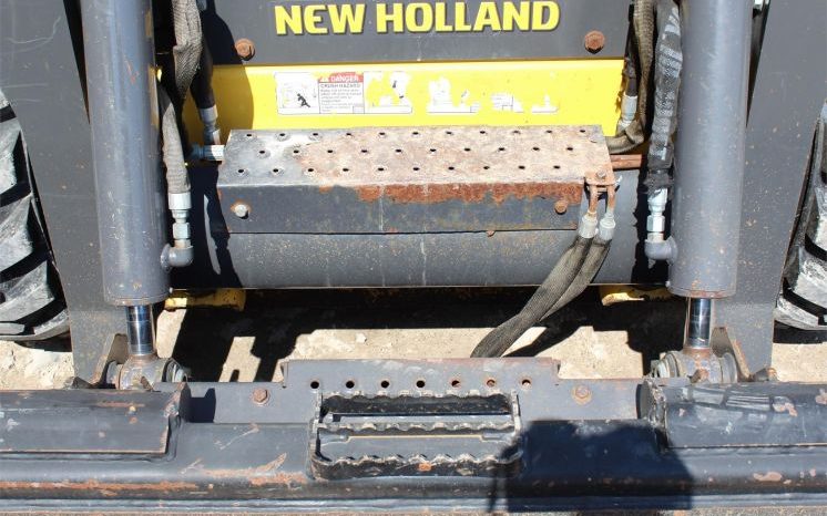 2011 New Holland L220 full