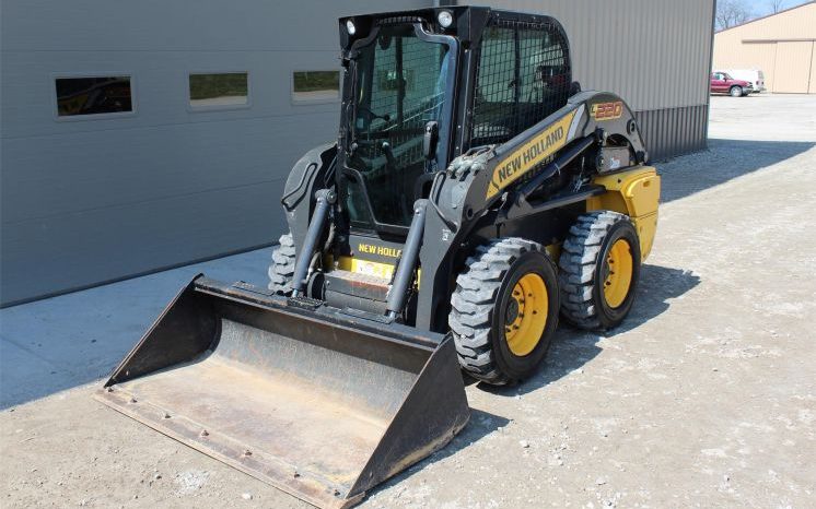 2011 New Holland L220 full