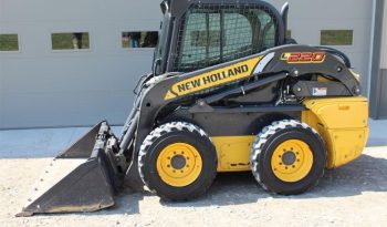2011 New Holland L220 full